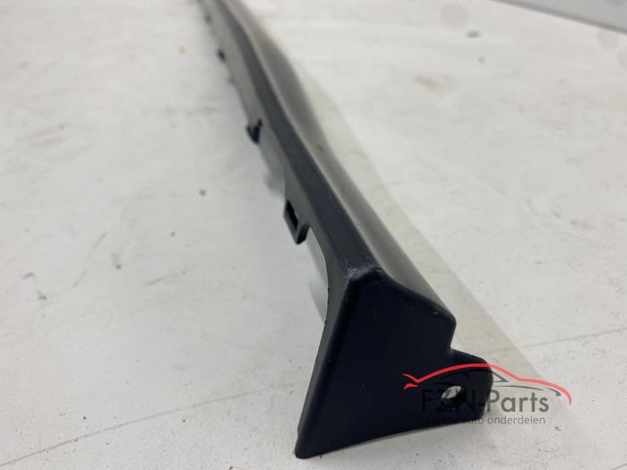 VW Golf 8 R-Line sidekirt Rechts Ongespoten