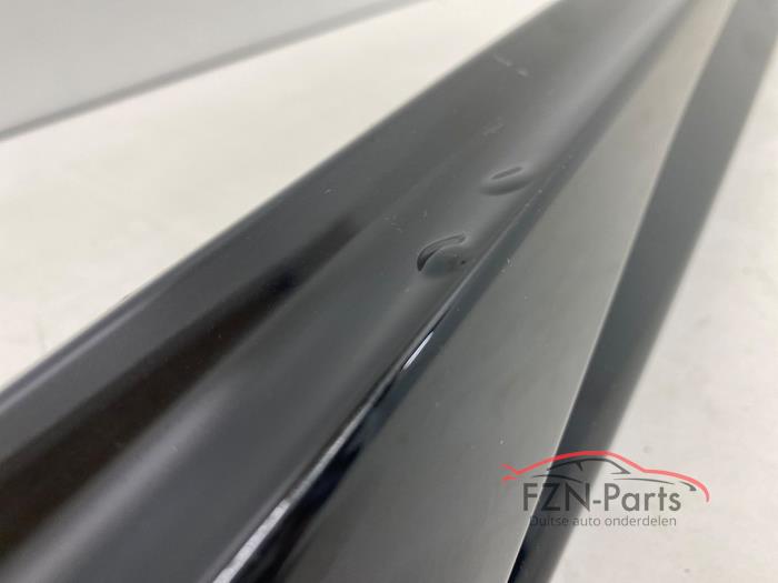 VW Golf 8 R 5H Sideskirt links Zwart