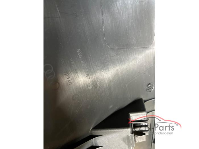 Audi A1 82A Achterbankbekleding plastic links en rechts