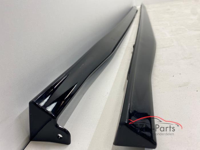 VW Golf 8 R-Line Sideskirt set links rechts