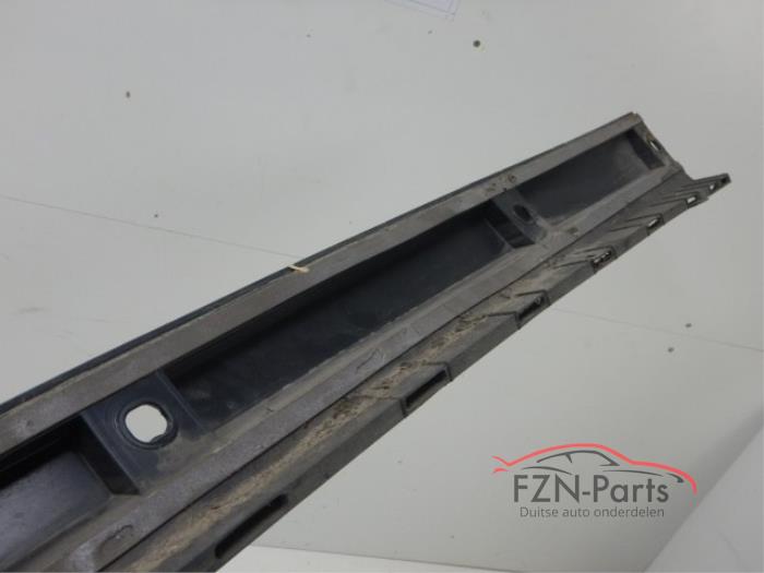 Audi RS3 8V Sideskirt Houder Rechts