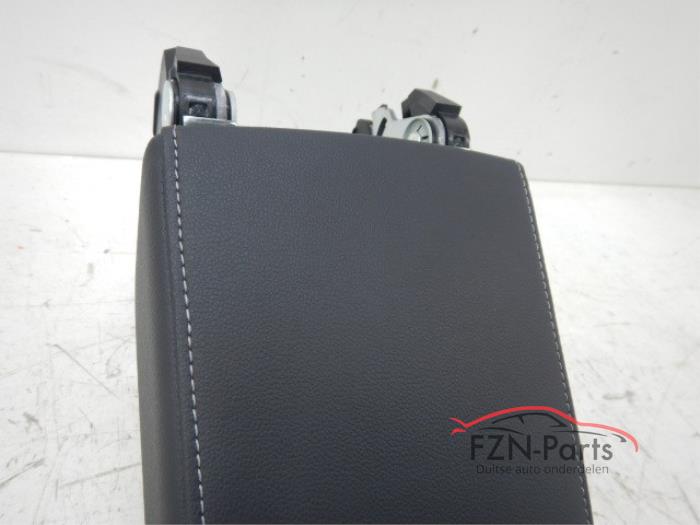 VW Golf 8 Armsteun Leer Wit Stiksel