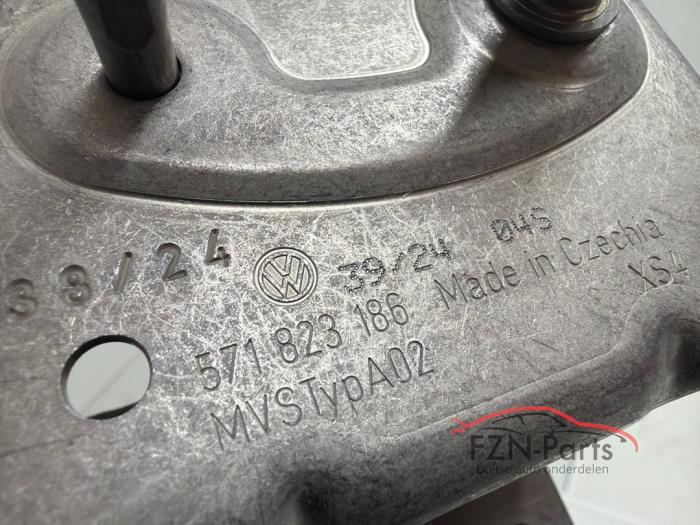 VW Tiguan 571 Vanghaak Set Motorkap