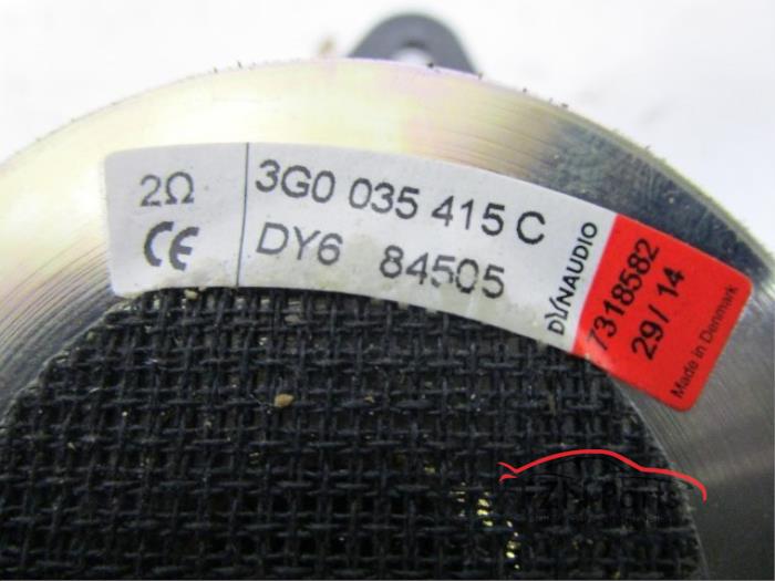 VW Passat B8 Dynaudio Center Speaker Dashboard