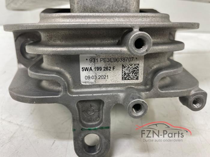 VW Golf 8 GTE Motorsteun