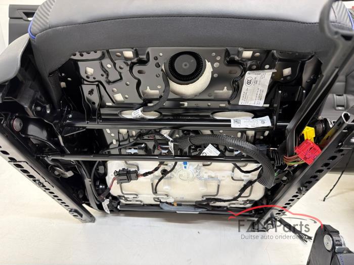 VW Golf 8 R Interieur Leer Carbon