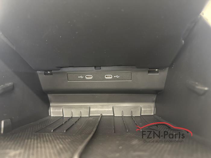 VW Tiguan 571 Middenconsole Hoogglans Zwart