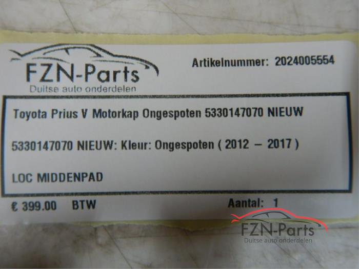 Toyota Prius V Motorkap ongespoten