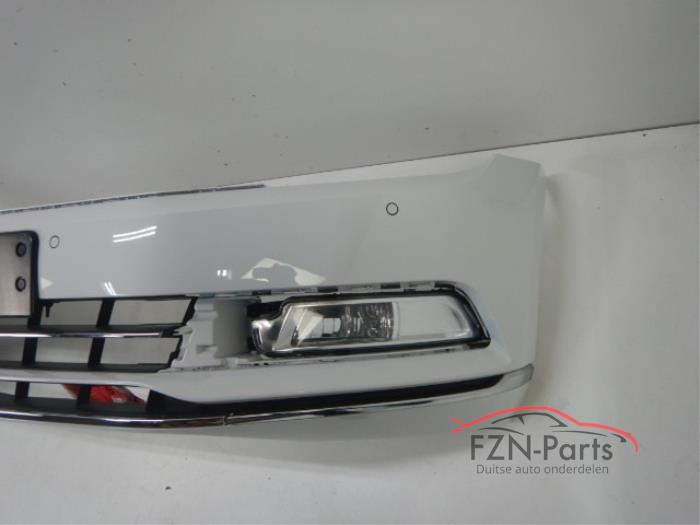 VW Passat B8 Highline Voorbumper 4PDC Mistlampen LC9A