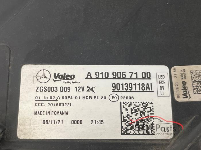 Mercedes-Benz W910 Sprinter koplamp links VOLLED