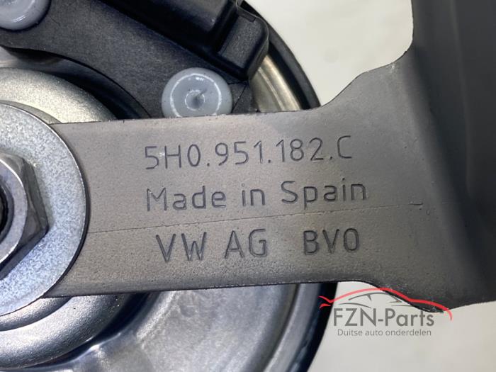 VW Golf 8 Claxon Met Houder