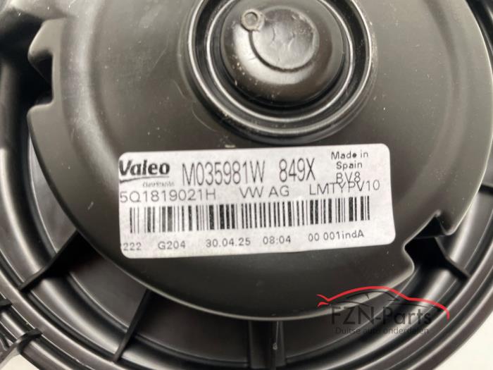 VW T-Roc 2GA Kachel motor