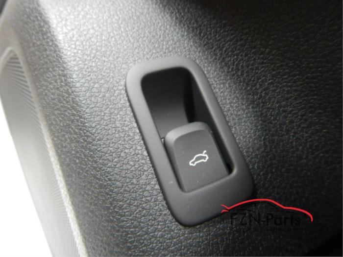Audi Q2 81A Facelift S-line Interieur Leer / Stof