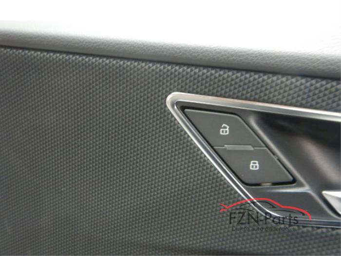 Audi Q2 81A Facelift S-line Interieur Leer / Stof