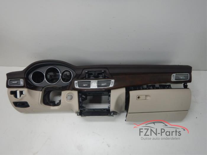 Mercedes Benz CLS W218 Interieur Leder Seidebeige Dashboard