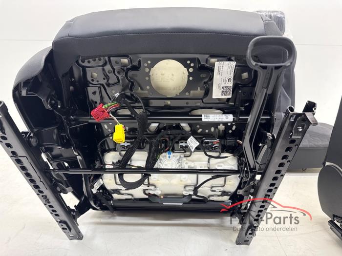 VW Golf 8 5H Facelift Interieur Leer Stof