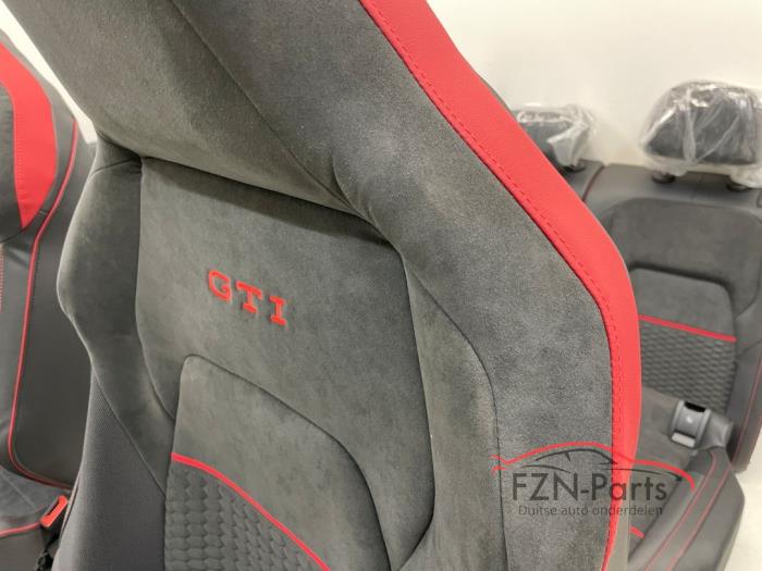 VW Golf 8 Facelift GTI Clubsport Interieur Leer Alcantara USA Amerikaans
