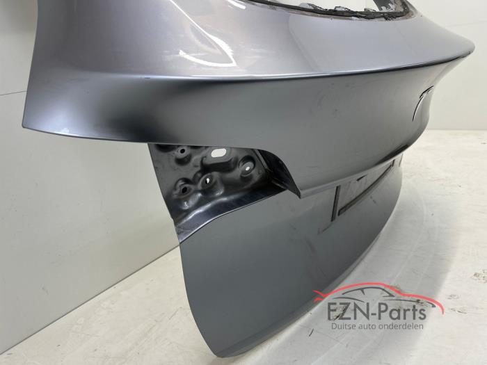 Tesla Model Y Achterklep Grijs Kaal