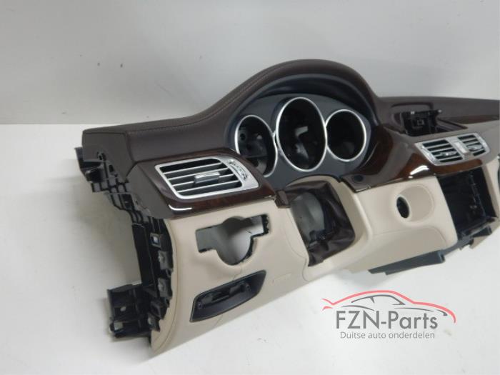 Mercedes Benz CLS W218 Interieur Leder Seidebeige Dashboard