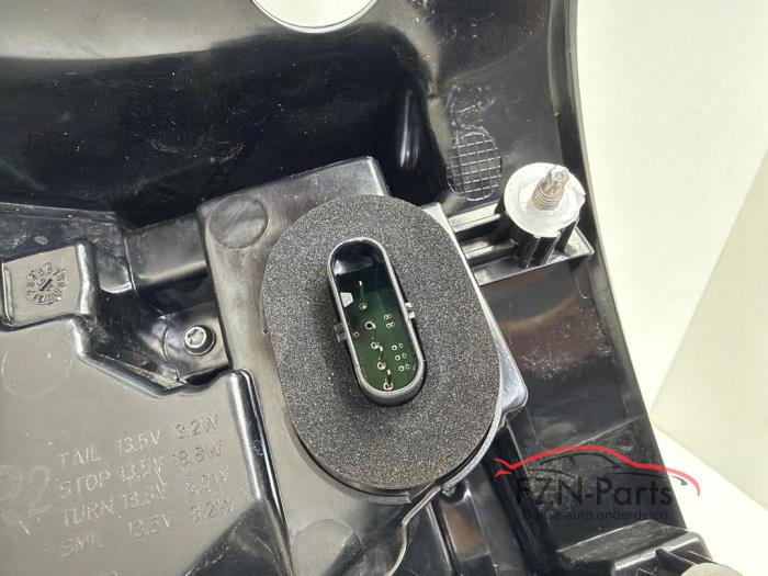 Tesla Model Y Achterlicht Rechts-buiten