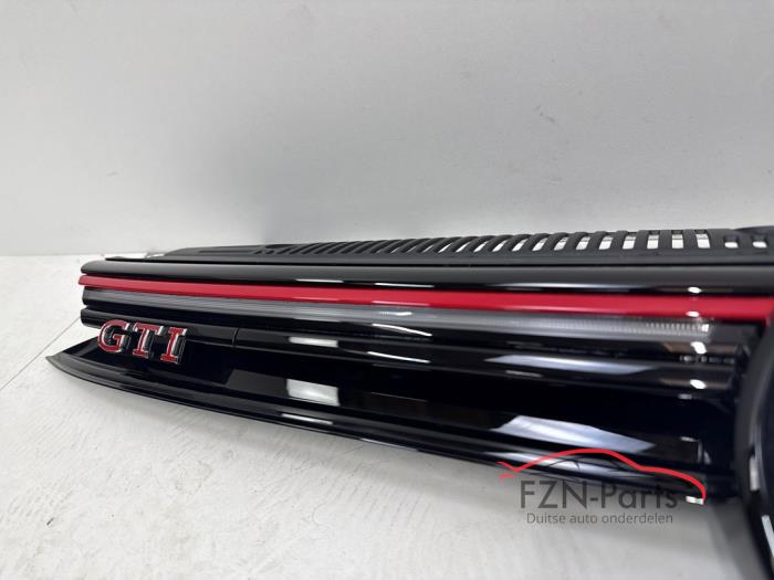 VW Golf 8.5 GTI Facelift Grille Verlicht LED Embleem