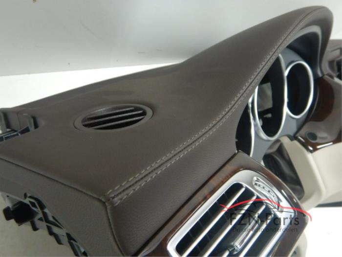 Mercedes Benz CLS W218 Interieur Leder Seidebeige Dashboard