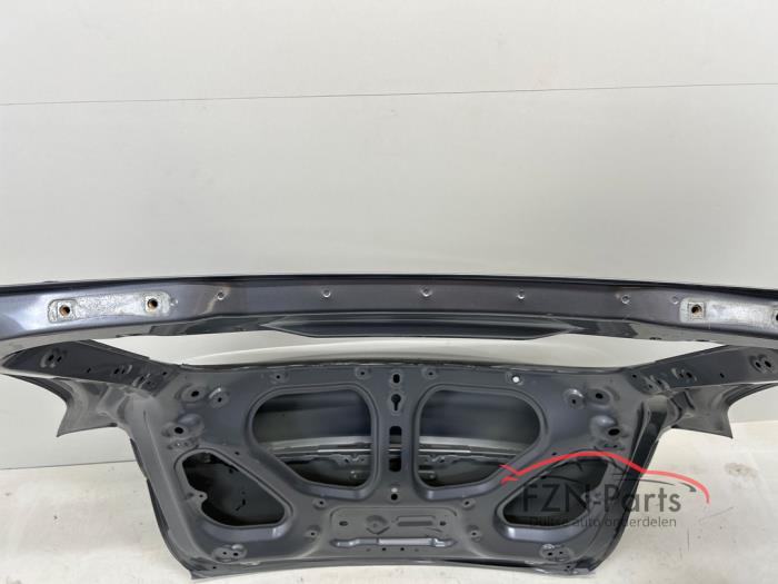 Tesla Model Y Achterklep Grijs Kaal