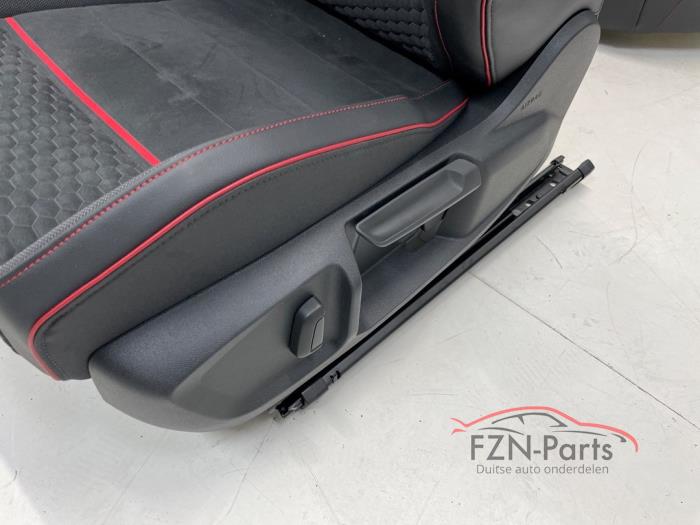 VW Golf 8 Facelift GTI Clubsport Interieur Leer Alcantara USA Amerikaans