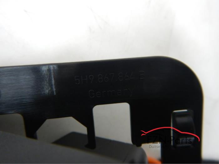 VW Golf 8 Wisselrichter Stroomomvormer 230V