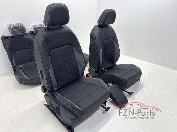 VW Golf 8 5H Facelift Interieur Leer Stof