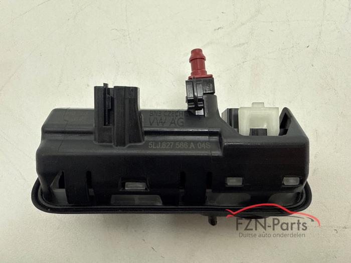 VW Tiguan 571 Achteruitrijcamera + Houder