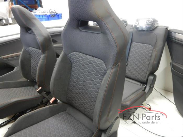 Seat Tarraco 5FJ FR interieur 7-persoons Alcatara Leer Stof