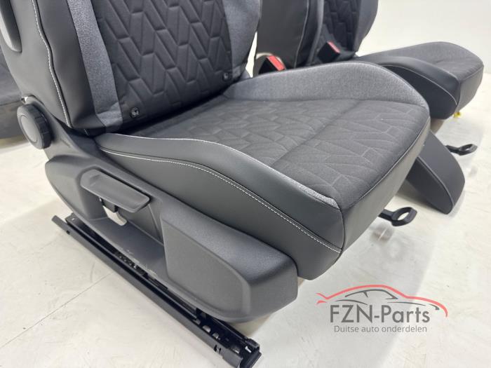 VW Golf 8 5H Facelift Interieur Leer Stof