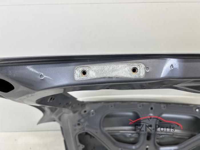 Tesla Model Y Achterklep Grijs Kaal