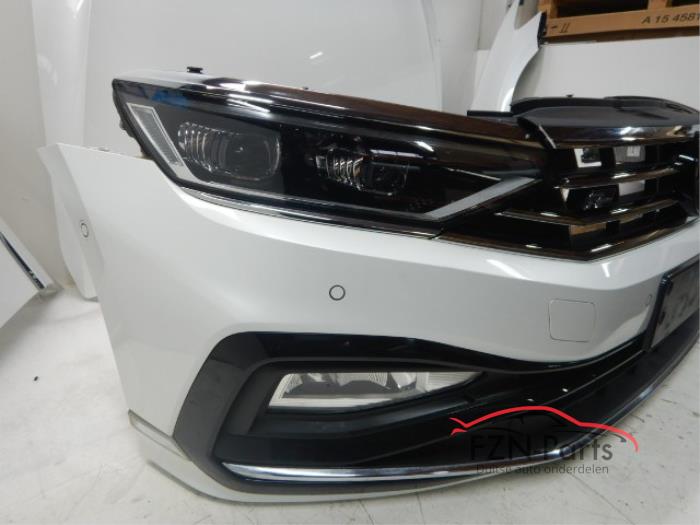 VW Passat B8 FL Variant R - Line Voorkop 2.0 TSI 6PDC L0K1 081P/082P