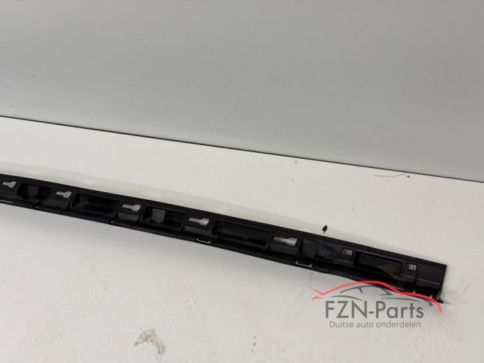 VW Golf 8 5H Variant Sideskirt houder Links