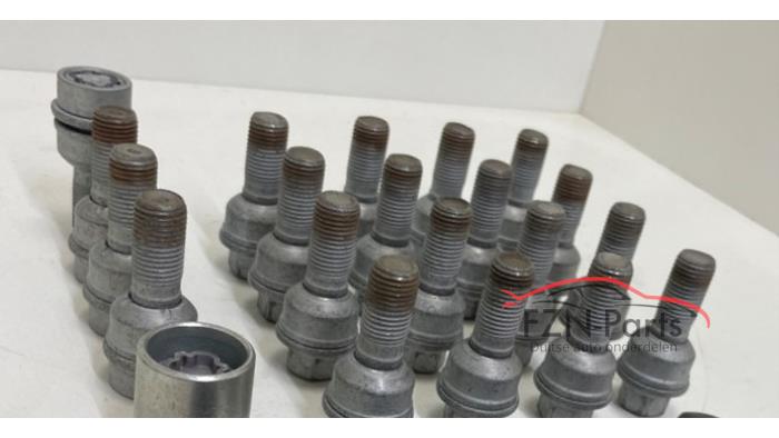 Audi E-Tron 4KE Slotbout Wielbouten set