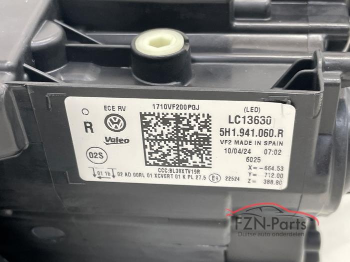 VW Golf 8 IQ Light Black Edition Koplamp Rechts