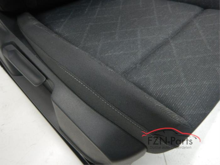 VW Golf 8 Interieur Stof Comfortline met Deurpanelen RHD