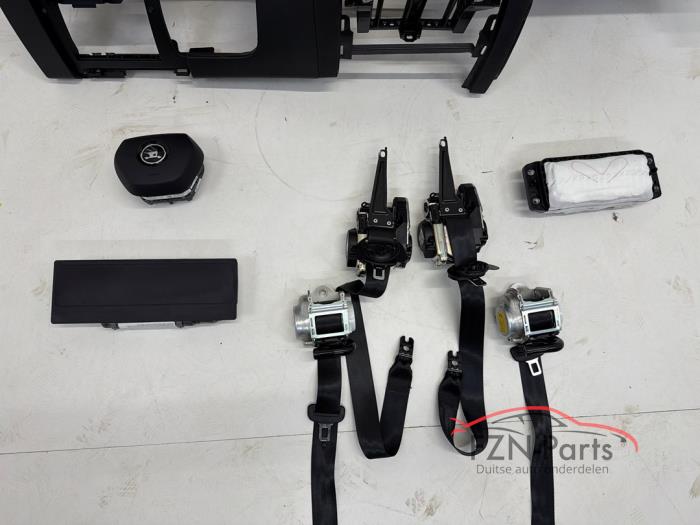 Skoda Superb 3V Facelift Dashboard + Airbag Set