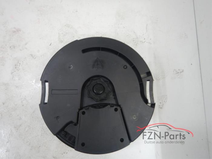 VW Golf 8 Harman Kardon Subwoofer