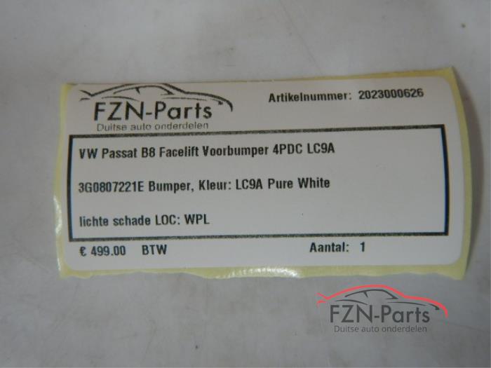 VW Passat B8 Facelift Voorbumper 4PDC LC9A