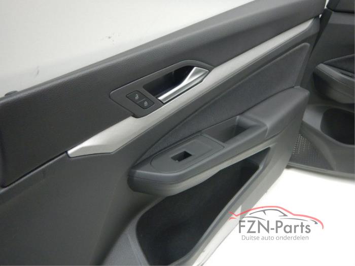 VW Golf 8 Interieur Stof Comfortline met Deurpanelen RHD
