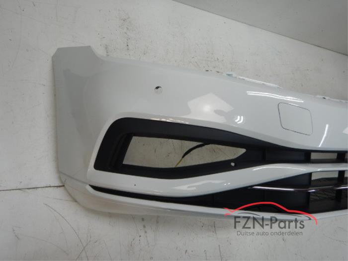 VW Passat B8 Facelift Voorbumper 4PDC LC9A