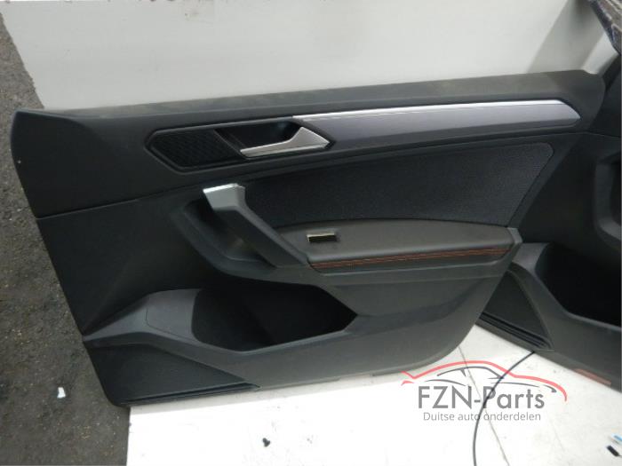 VW Tiguan 5NN Allspace interieur 7-persoons Alcatara Leer Stof