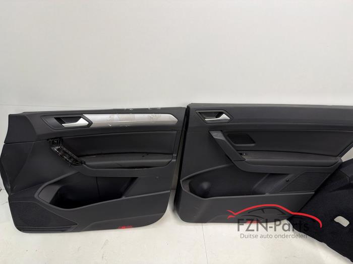 VW Touran 5TA Facelift Interieur 7-Persoons Leer