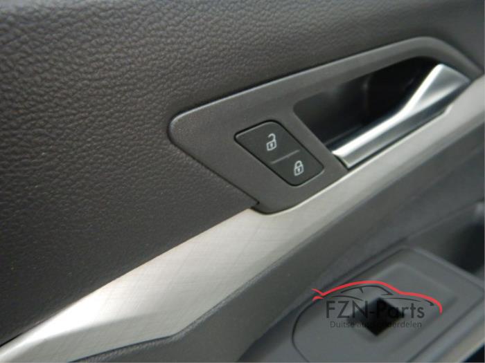 VW Golf 8 Interieur Stof Comfortline met Deurpanelen RHD