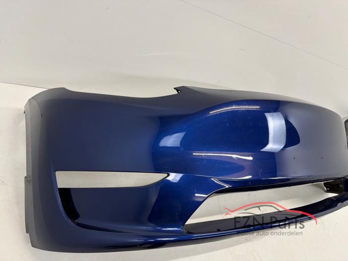 Tesla Model Y Voorbumper Deep Blue Metallic