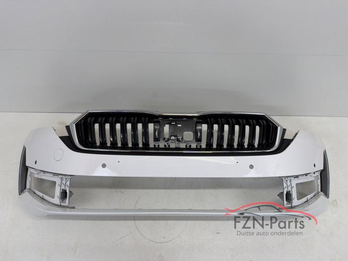 Skoda Octavia IV Facelift Voorbumper Wit 4PDC