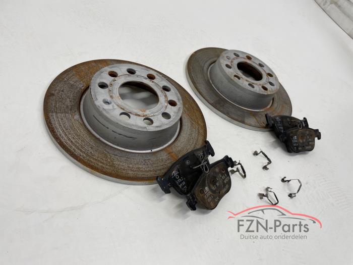 VW Golf 8 Remschijven + remblokken Remset achterzijde